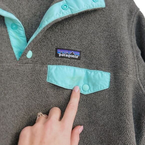 Patagonia Women's Lightweight Synchilla Snap-T Pullover in Gray & Teal, Medium - Picture 5 of 9